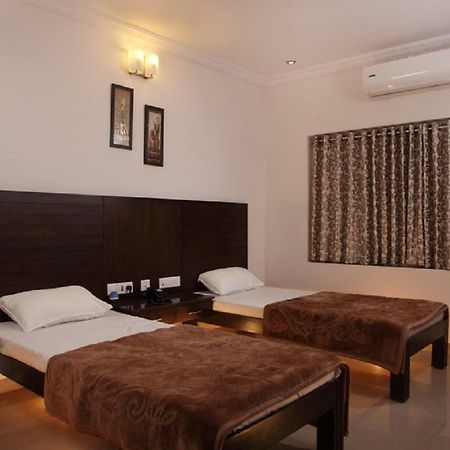 Vinay Residency Hotel Sindhnur ภายนอก รูปภาพ