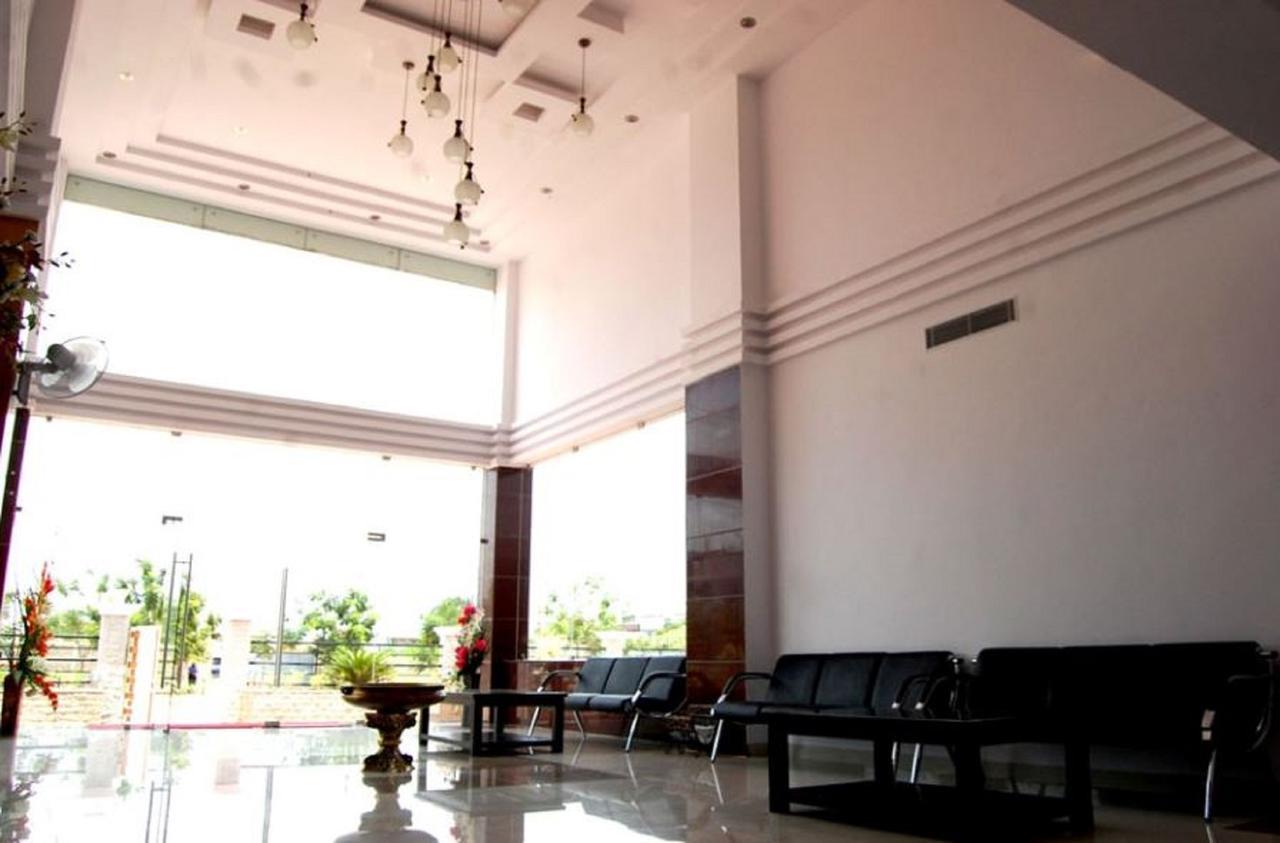 Vinay Residency Hotel Sindhnur ภายนอก รูปภาพ